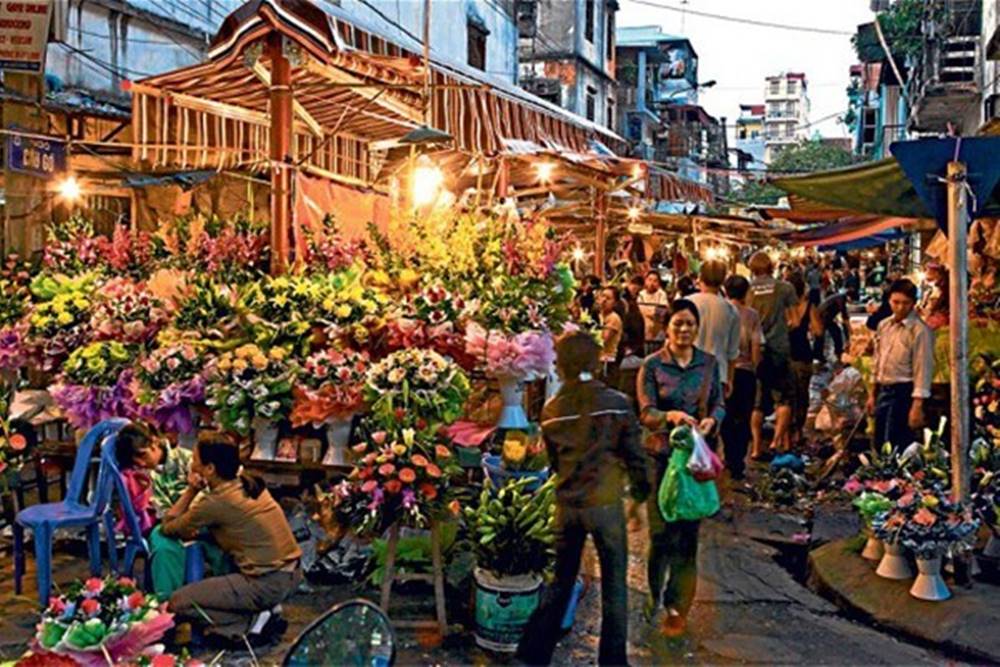 Quang Ba Flower Market 