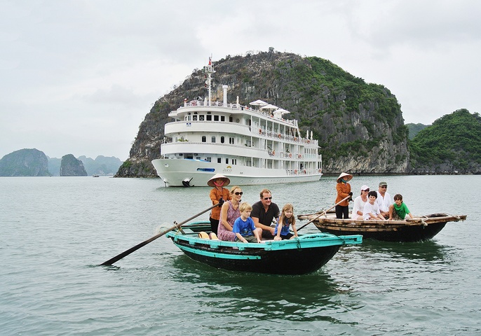 Amazing Ha long bay Day Cruise from Bai chay port/ Cai lan port