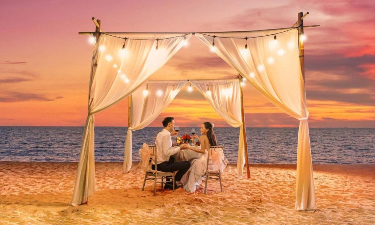 Couple's Anniversary Trip to Vietnam