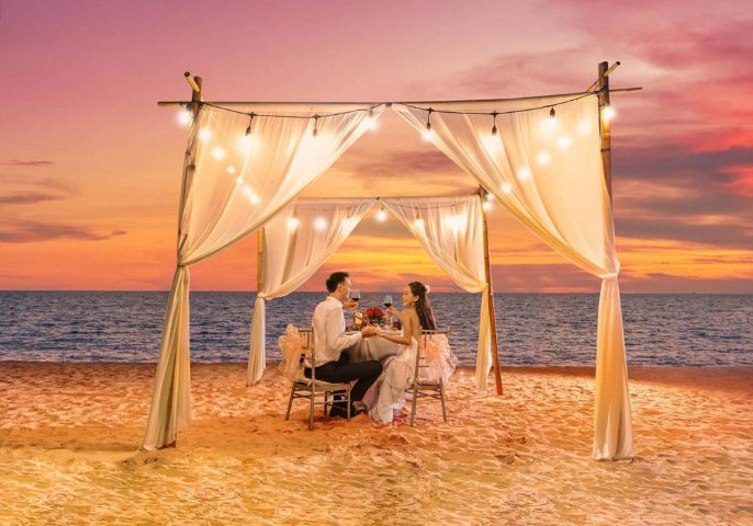 Couple's Anniversary Trip to Vietnam