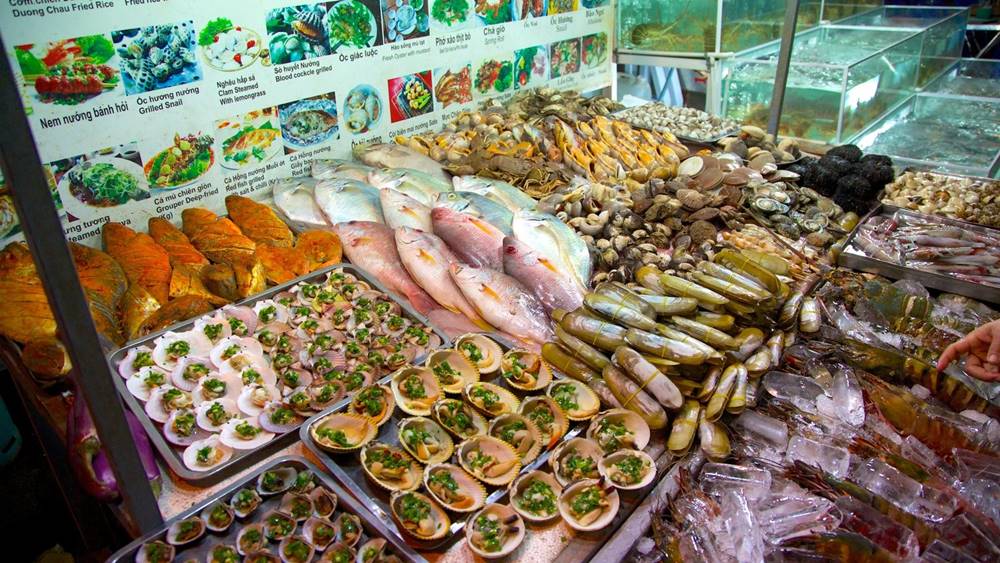 Dinh Cau Night Market