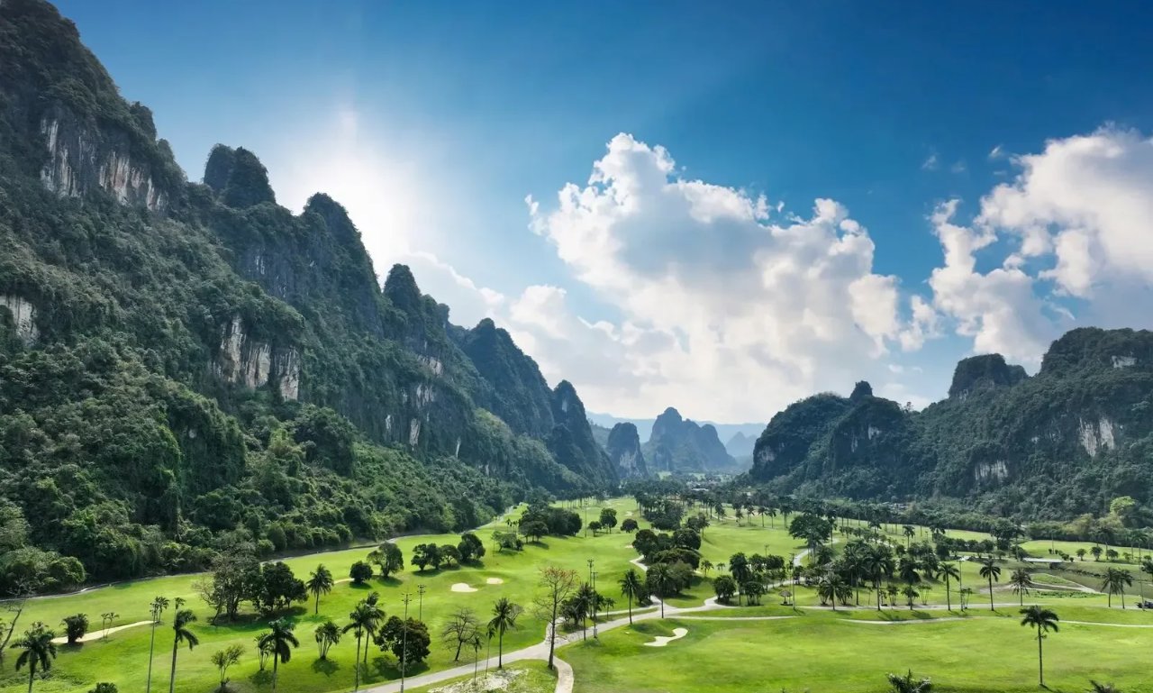 Vietnam Scenic Golf