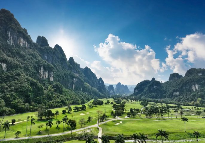 Vietnam Scenic Golf